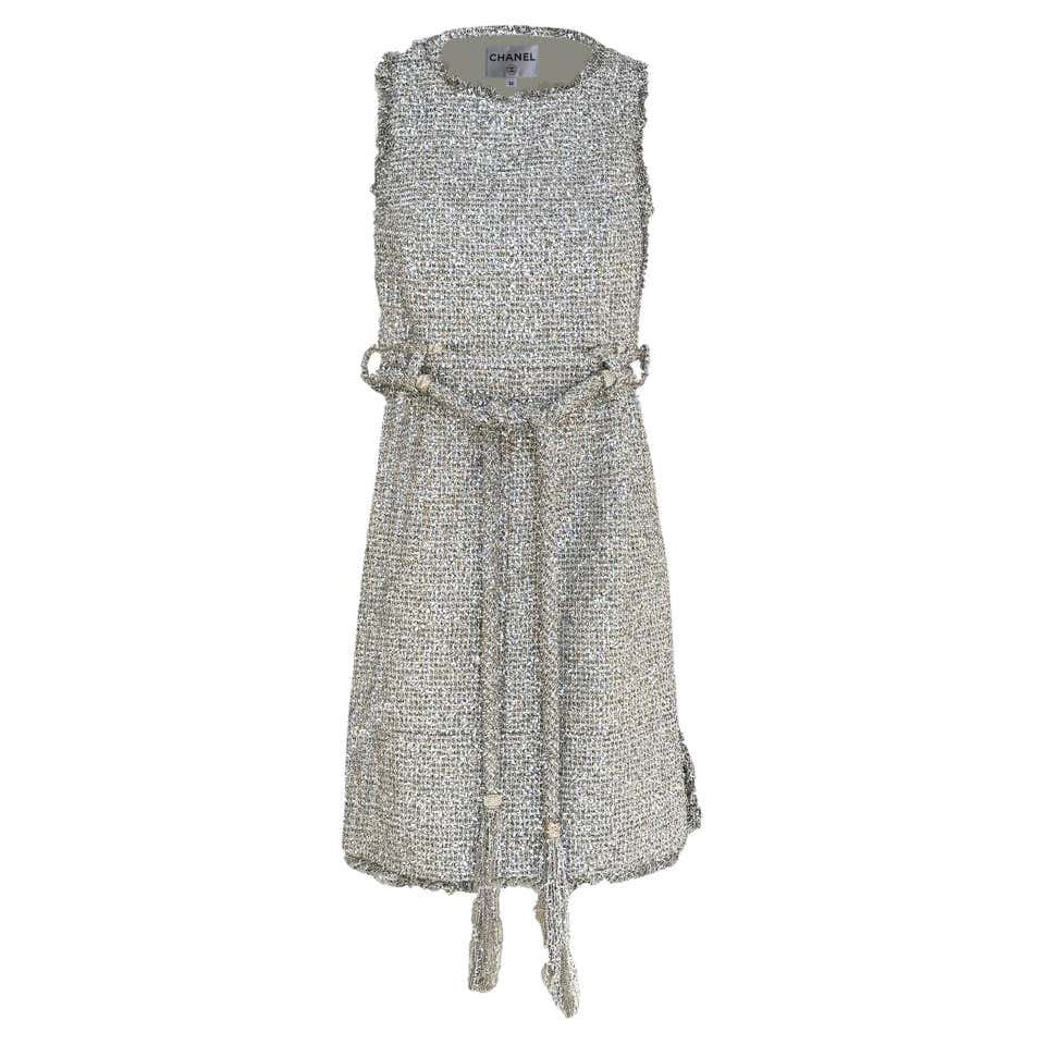 Vestido Curto de Tweed Metálico Cinza/Prateado da Chanel Tam 34 BR