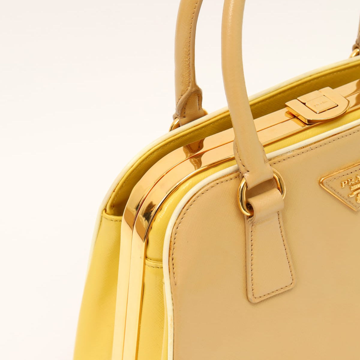 Bolsa Prada Pyramid Saffiano Vernice Bege Média