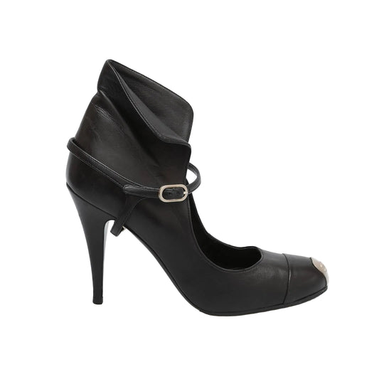 Sandalia Chanel Couro Com Fivela Preta Tam 38,5 Br