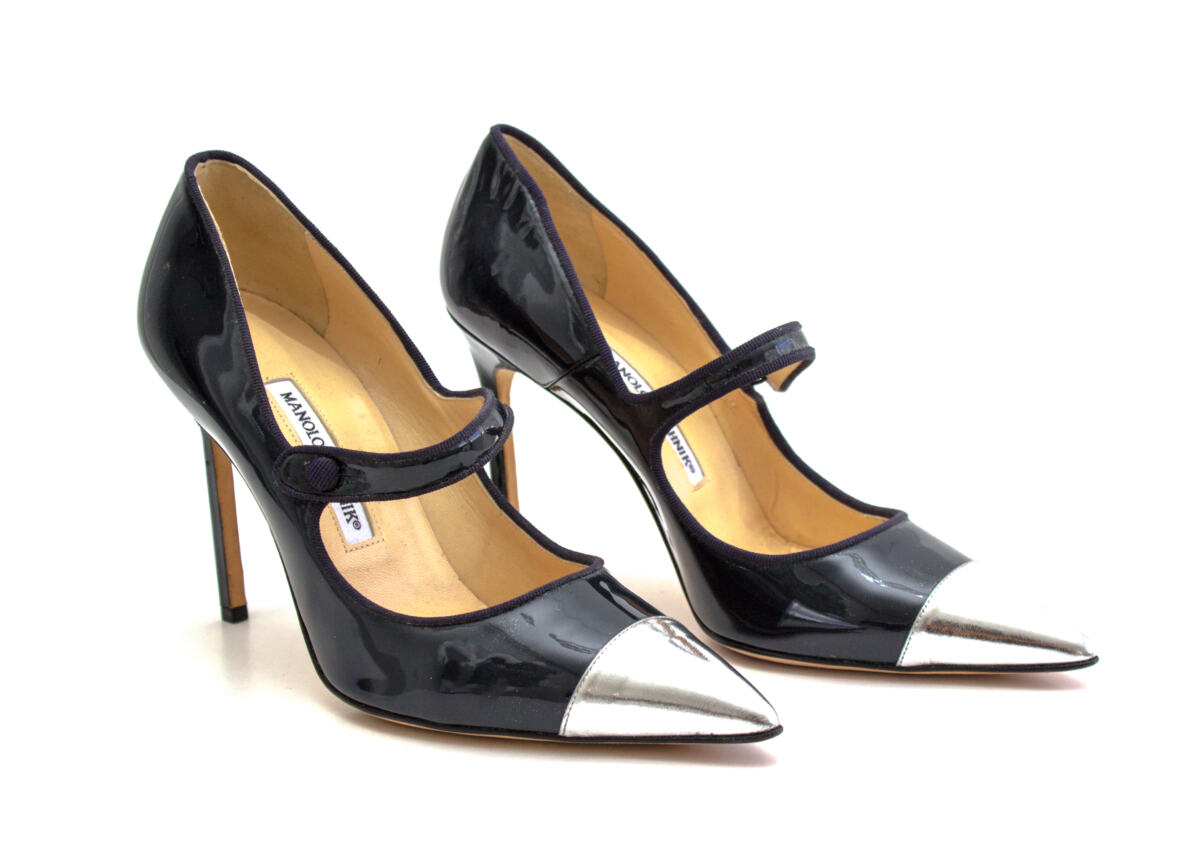 Sapato Manolo Blahnik Bico Prata Tam. 39,5