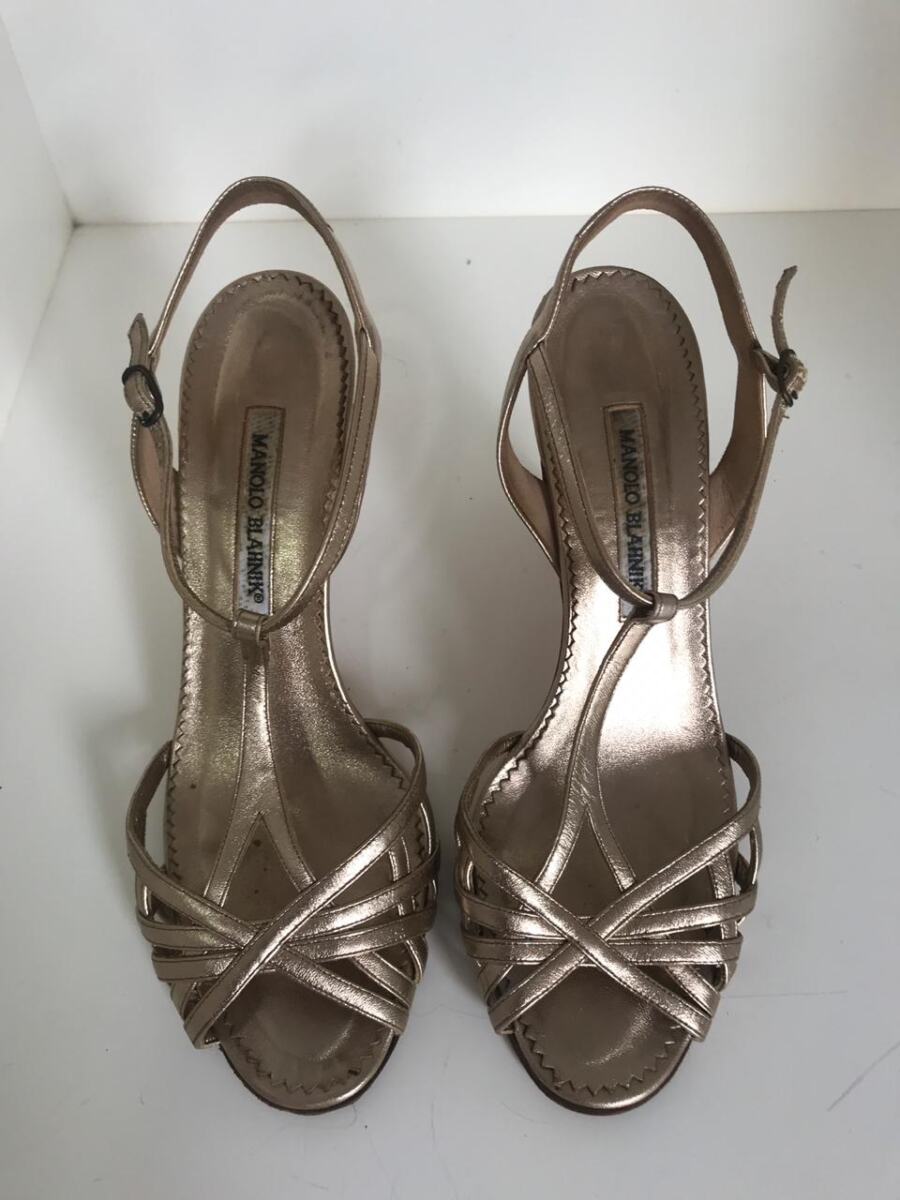 Sandália Manolo Blahnik dourada, sola 39