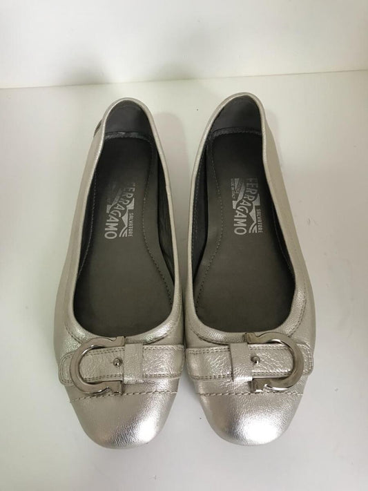 Sapatilha Ferragamo prateada, sola 37