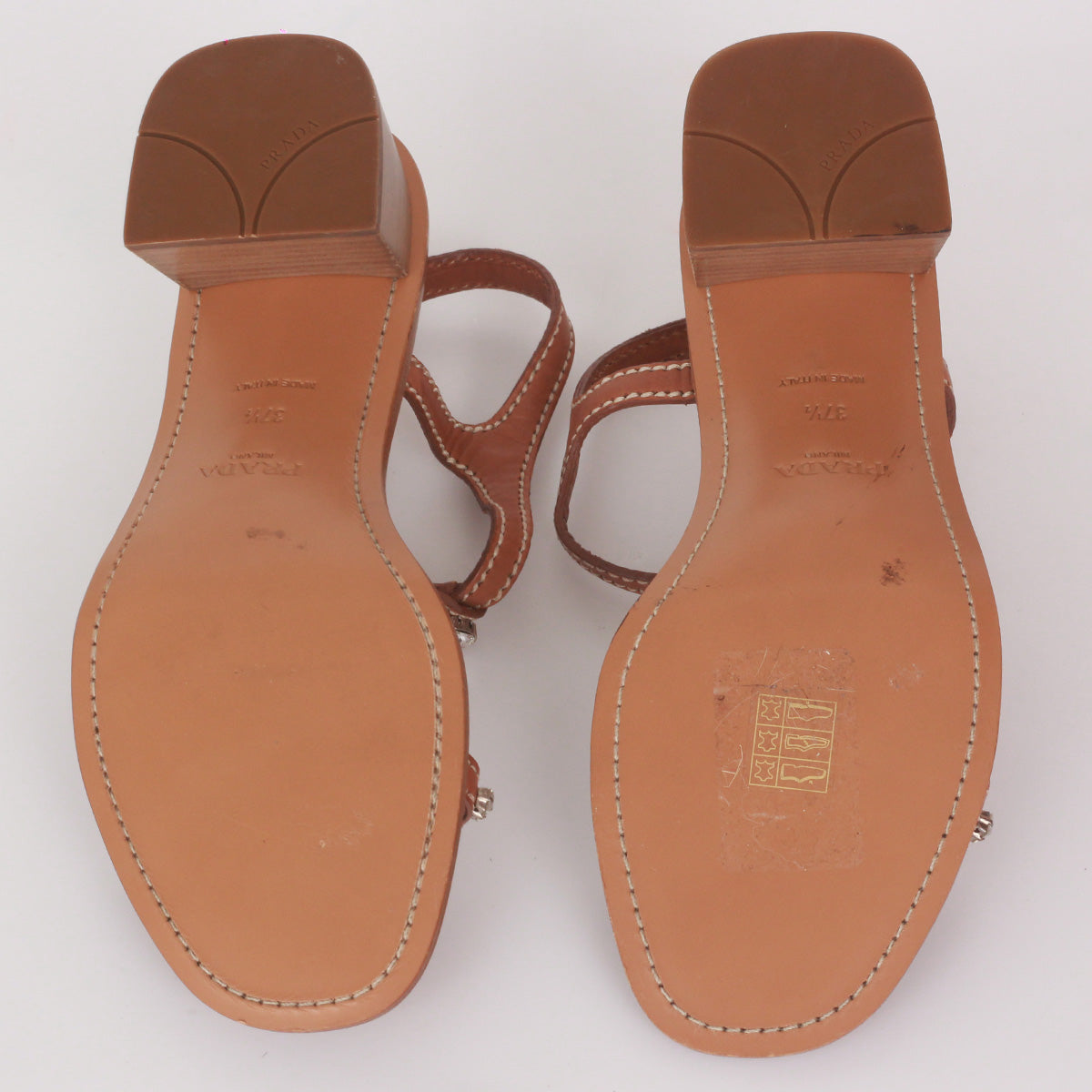 Sapato Prada Marrom com Pedrarias Tam. 35,5 Br