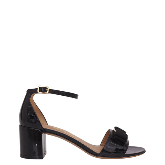 Sandália Salvatore Ferragamo Verniz Preto Tam. 6,5C