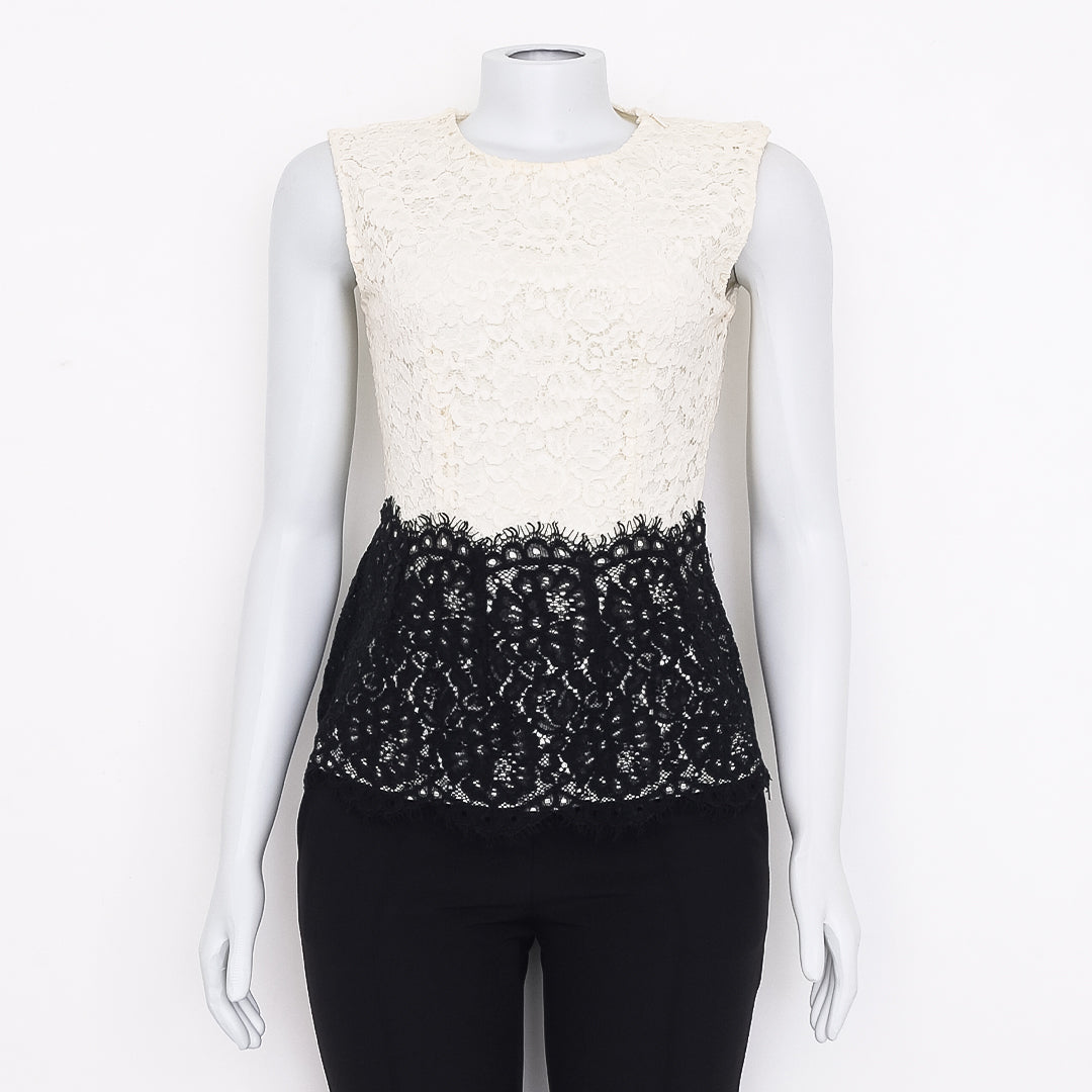 Regata Carolina Herrera em Renda Branca e Preta Tam. 32