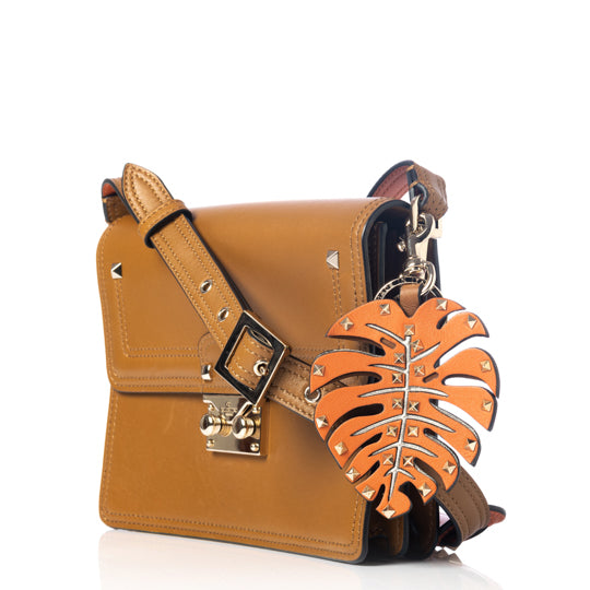 Bolsa Valentino Marrom c/ Pingente Folha