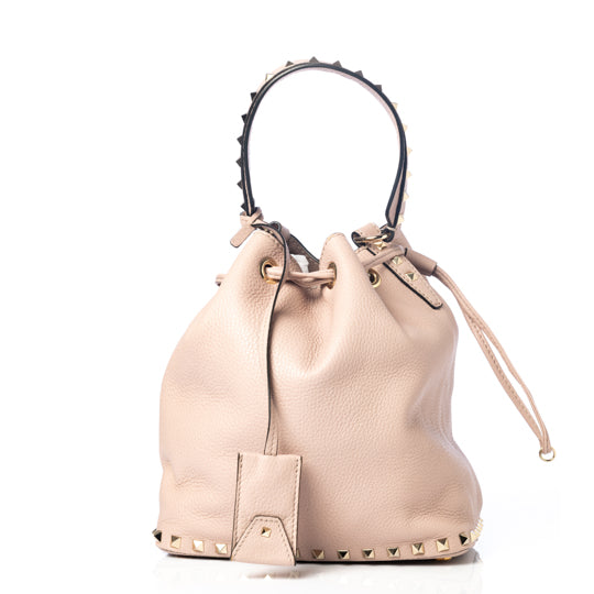 Bolsa Valentino Garavani Rockstud Bucket Nude