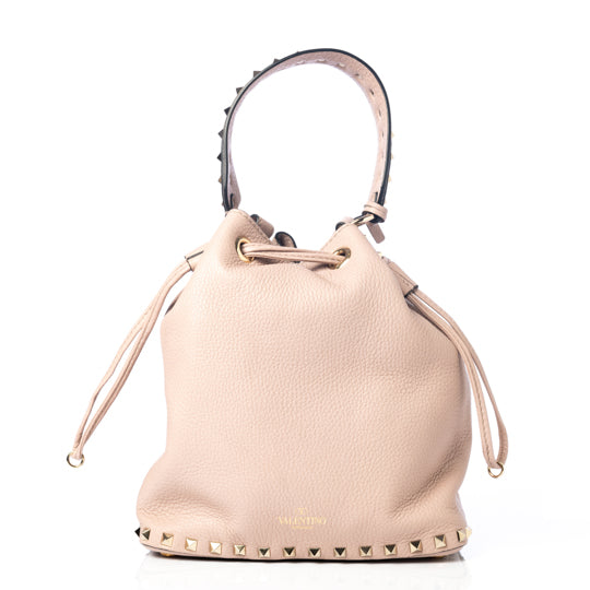 Bolsa Valentino Garavani Rockstud Bucket Nude