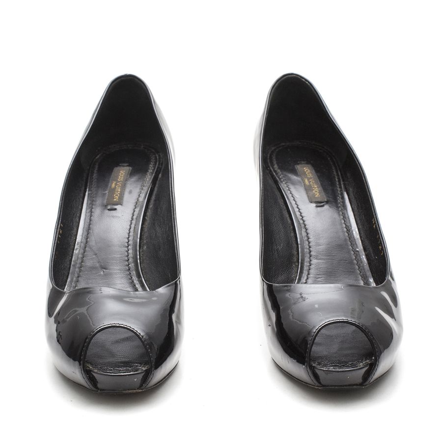 Peep Toe Louis Vuitton Preto Verniz Tam. 37,5
