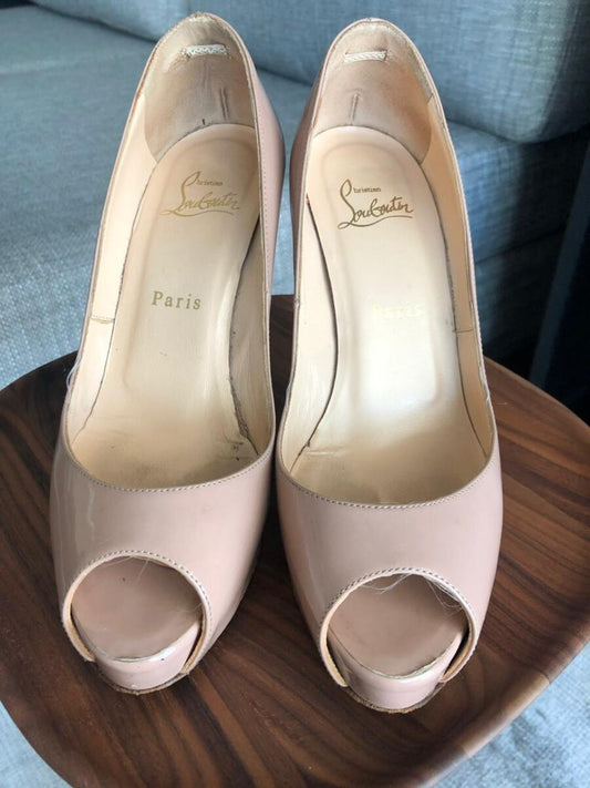 Sapato Louboutin peep toe, sola 37,5