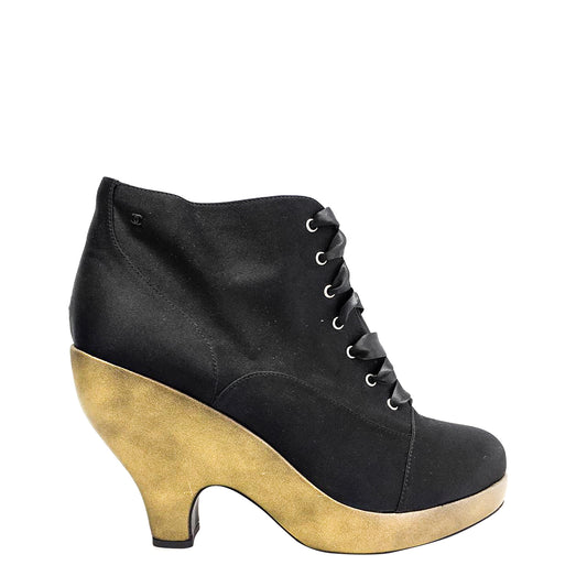 Ankle Boot Chanel preta e dourada, Tam. 41