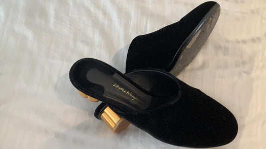 Sapato Salvatore Ferragamo de veludo sola 9.5