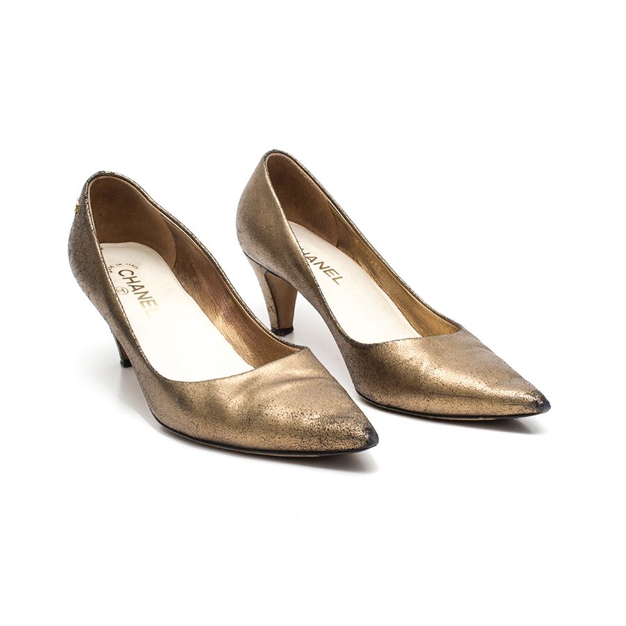 Scarpin Chanel Dourado Tam.39