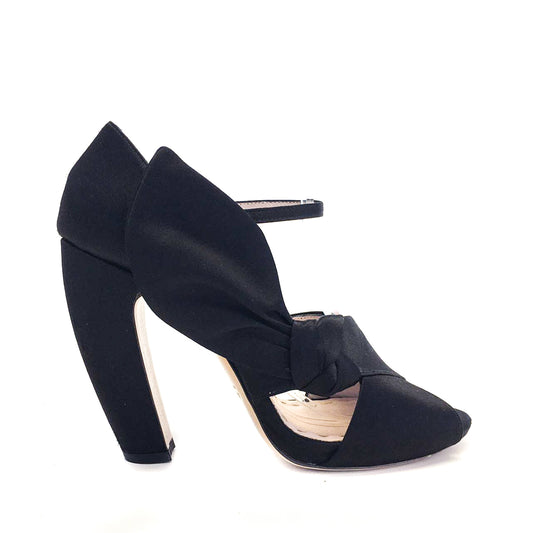 Sandália MiuMiu cetim Preto Tam. 39