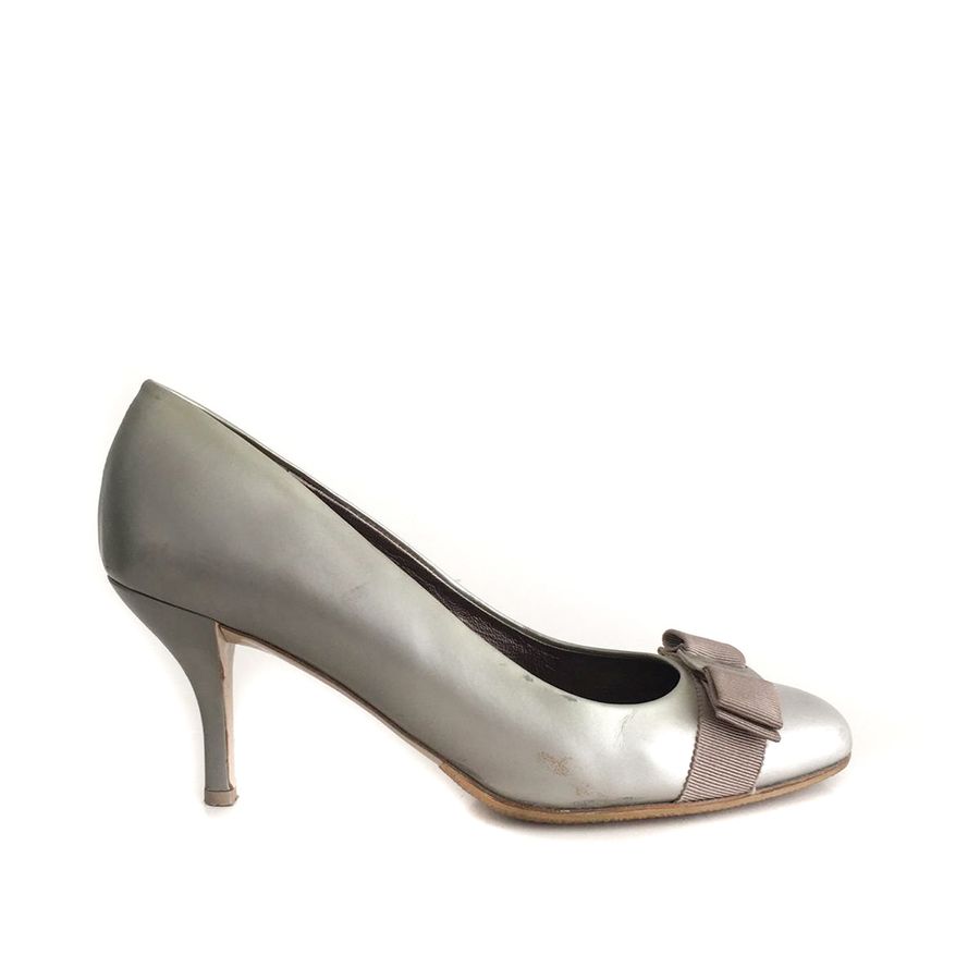 Sapato Ferragamo Prata Carla Bow Tam. 37 Br